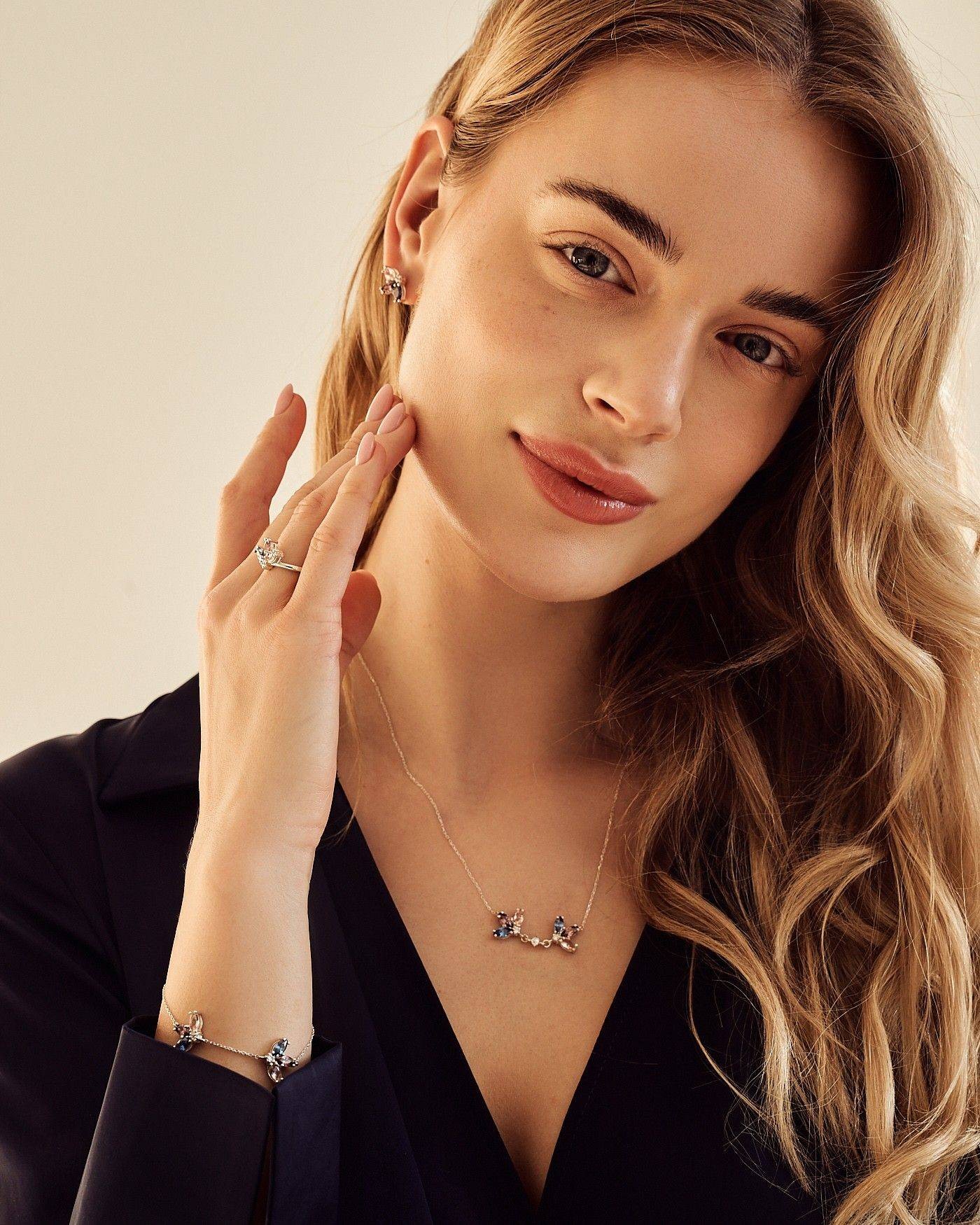 Blume Halskette Fiore mit Rhodolith und Saphir  - 1