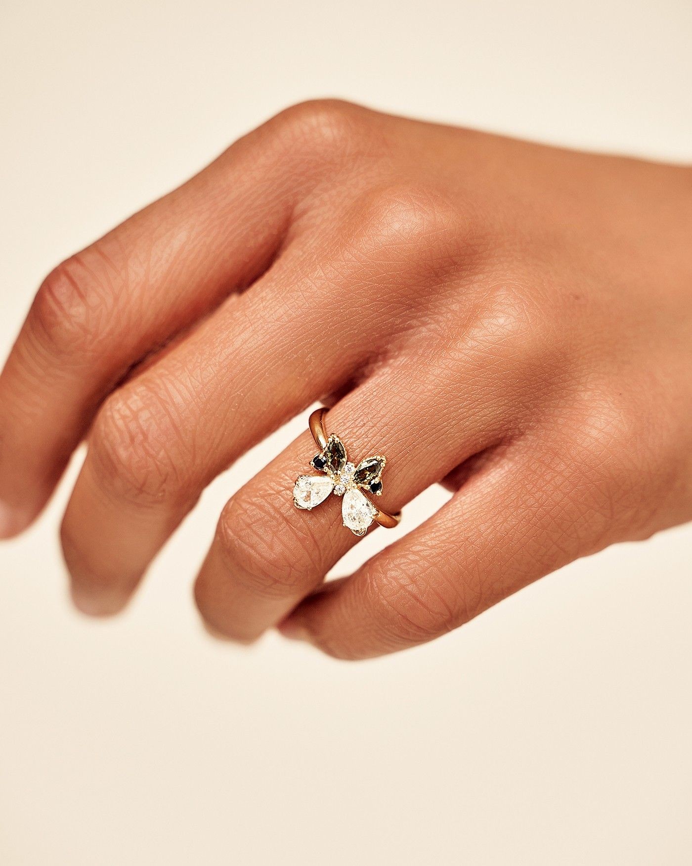 Farfalla Schmetterlingsring mit Schwarzen und Olivin Zirkonia  - 1